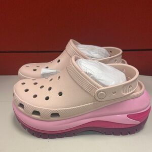 CROCS mega crush matte Clogs in Pale Pink with Pink Gradient Sole us 8
